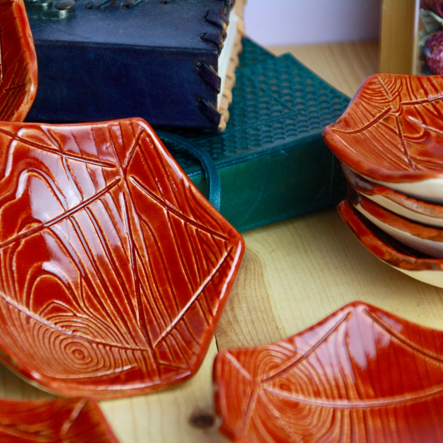 Woodgrain d20 trinket dish