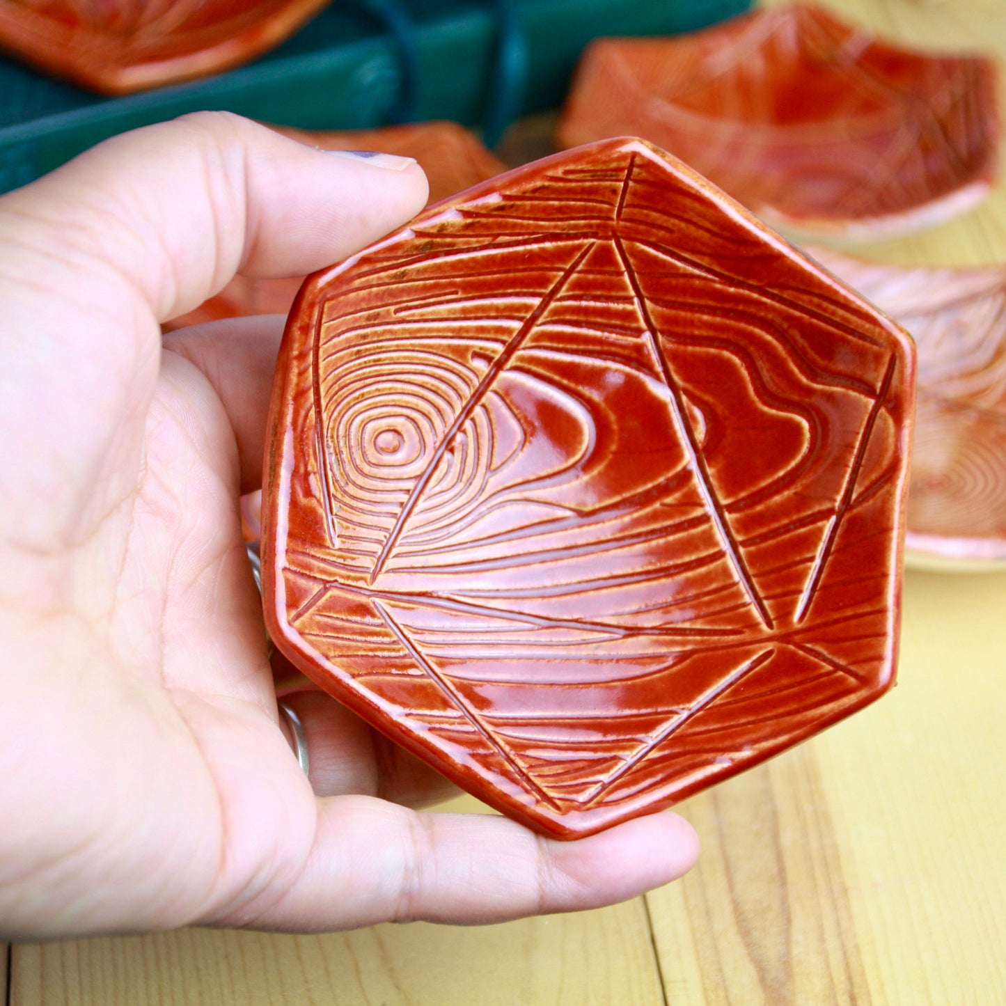 Woodgrain d20 trinket dish