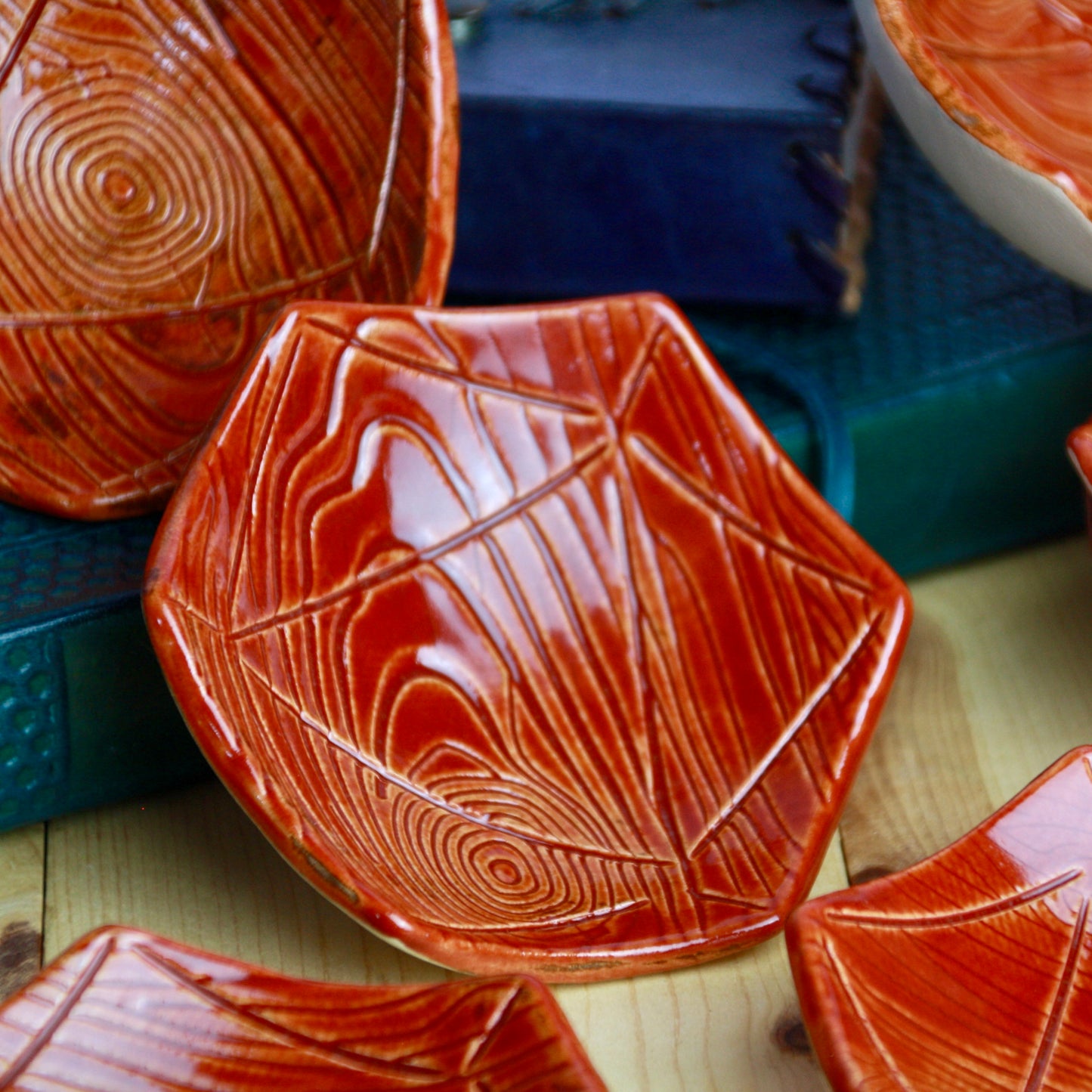 Woodgrain d20 trinket dish