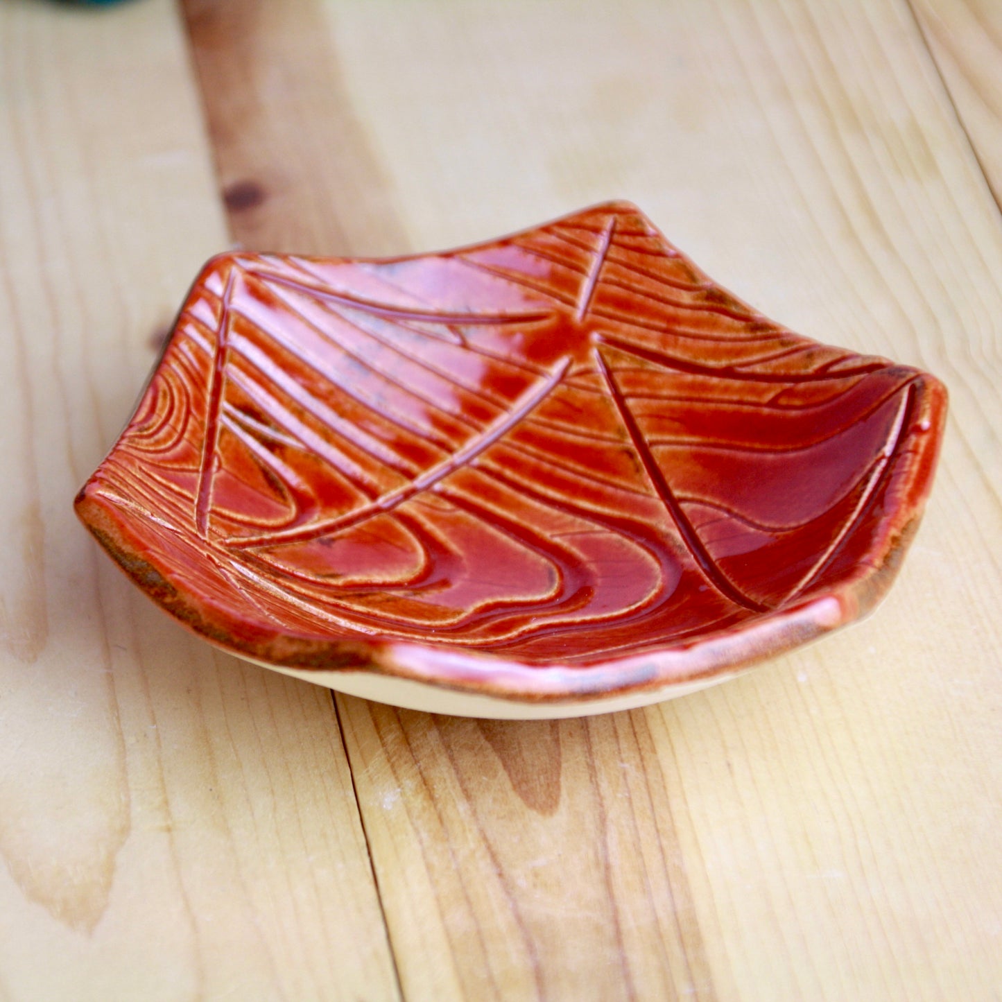 Woodgrain d20 trinket dish