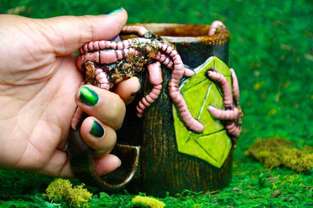 Worm Dice Mug